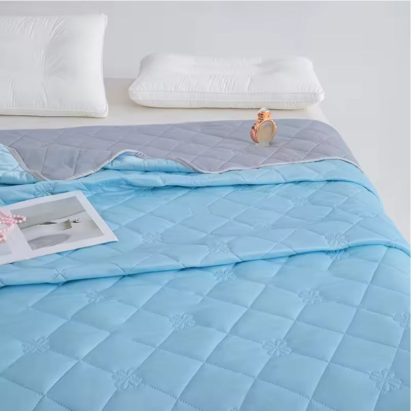 Cooling Blanket – Soft, Breathable, Lightweight Summer Quilt