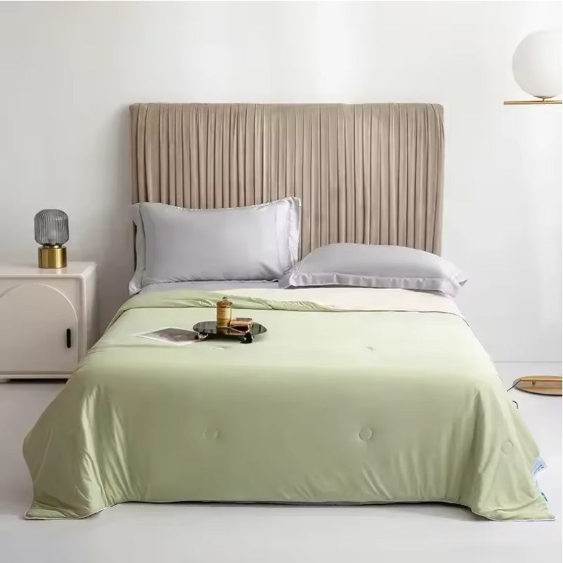 Double-Sided Cooling Blanket – Silky Lightweight Summer Quilt