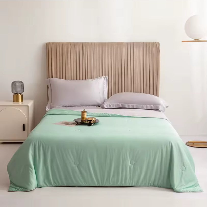 Double-Sided Cooling Blanket – Silky Lightweight Summer Quilt