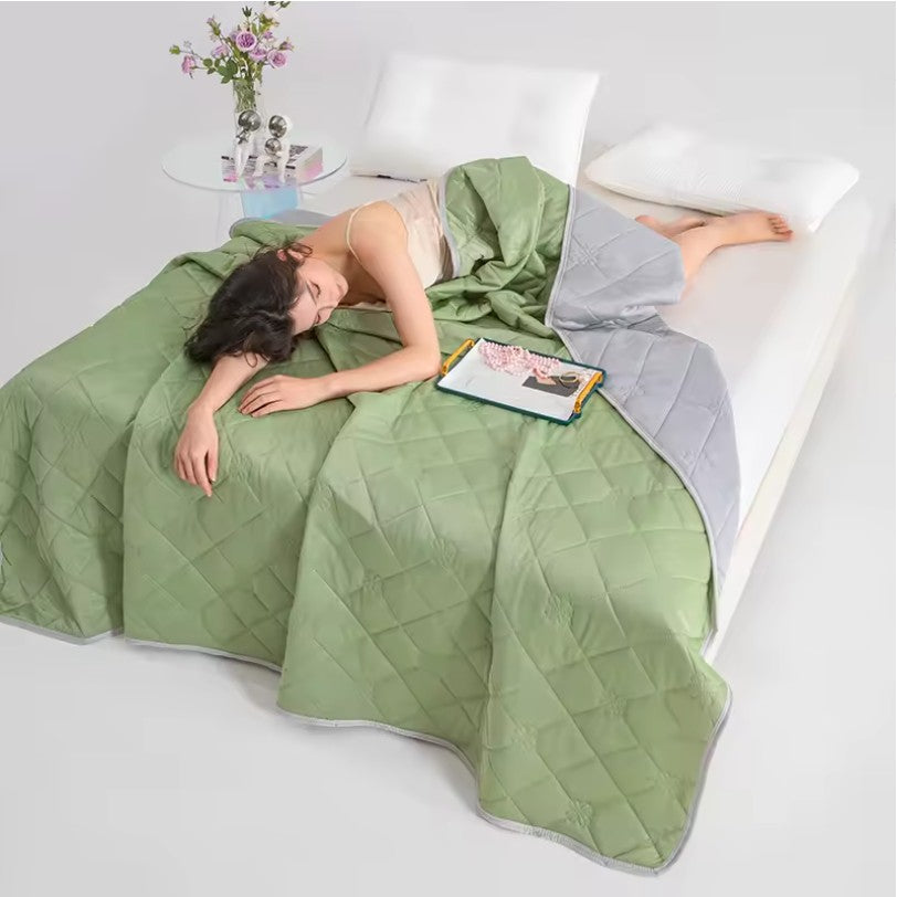 Cooling Blanket – Soft, Breathable, Lightweight Summer Quilt