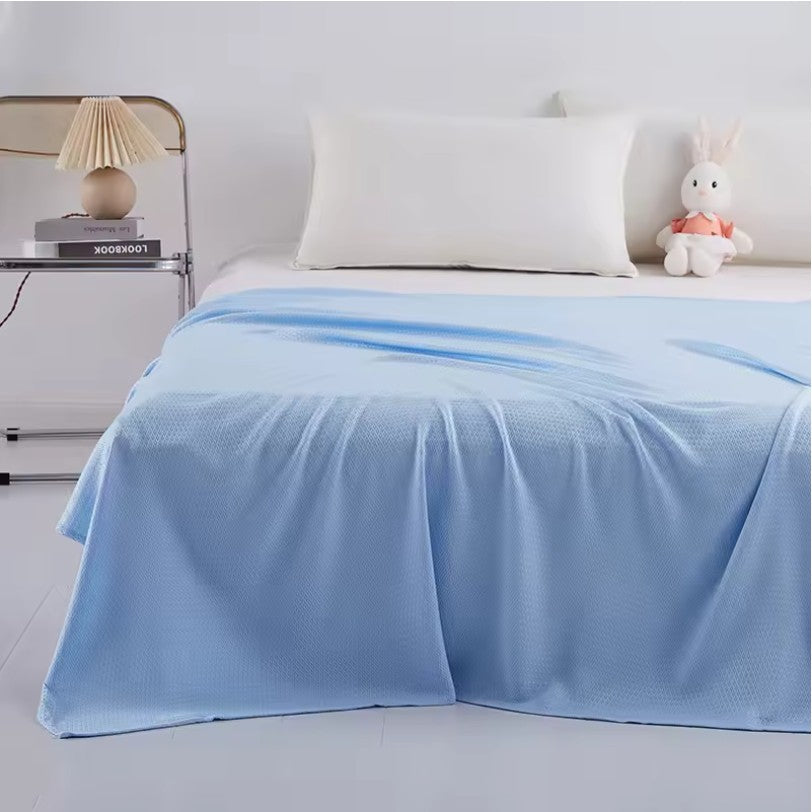 Summer Cooling Blanket – Soft & Lightweight Quilt