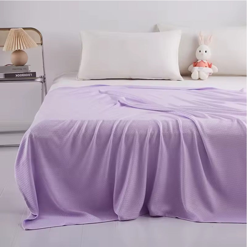 Summer Cooling Blanket – Soft & Lightweight Quilt